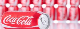 Zavreli továreň jednej z najznámejších firiem na svete – polícia vyšetruje, ako sa do plechoviek Coca-Coly mohol dostať ľudský biologický odpad
