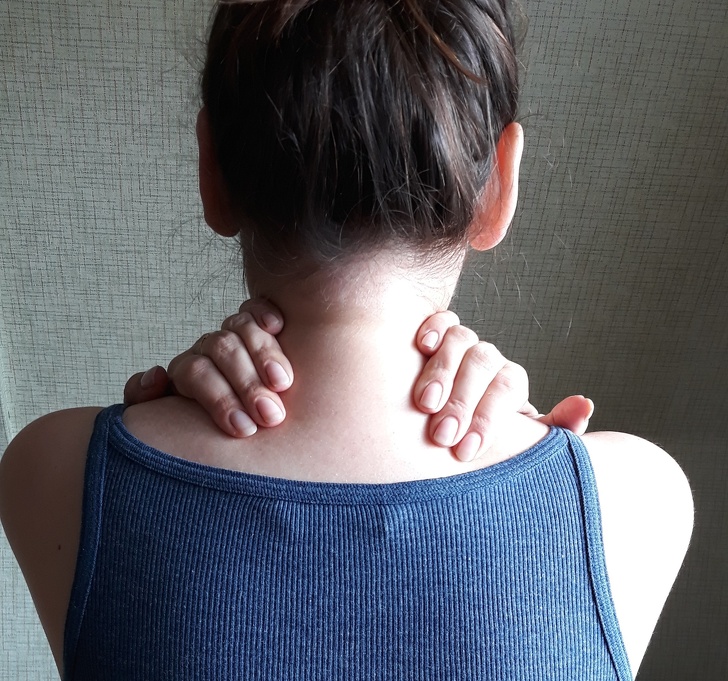 4 techniky sebamasáže, ktoré vás dokážu zbaviť bolesti krku