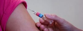 Lekárka, ktorá víťazí nad britskou Generálnou lekárskou radou dôkazmi, že vakcíny nie sú nevyhnutné pre dosiahnutie zdravia