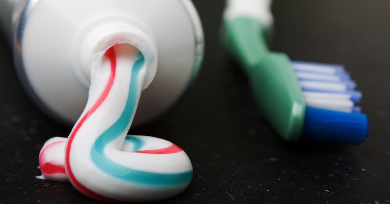 Chemikálie v šampónoch a zubných pastách menia adolescentom pohlavné hormóny