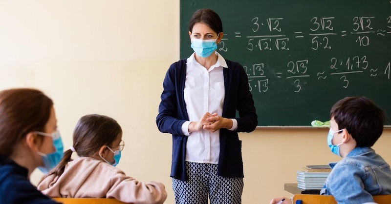 Podľa štúdie zo Stanfordu sú rúška bezcenné, škodia zdraviu a môžu viesť k predčasnej smrti