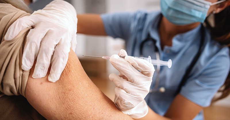 BOMBA: Premiérka NJW uplatená a vydieraná farma firmami, aby zaviedla povinné očkovanie