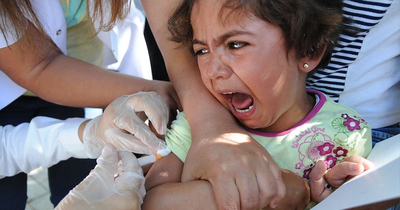 MIMORIADNE: Pfizer obvinený z experimentov s covidovou vakcínou na sirotách