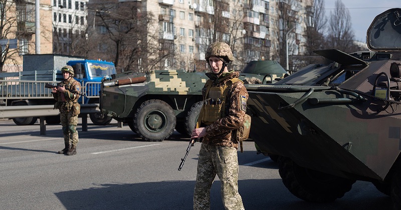 Ukrajinskí vojaci opísali, ako Kyjev drancuje pomoc a ohrozuje vojakov aj civilistov