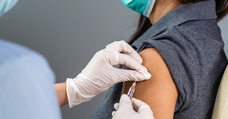 Dánsko zakázalo covidové vakcíny pre všetkých ľudí mladších ako 50 rokov