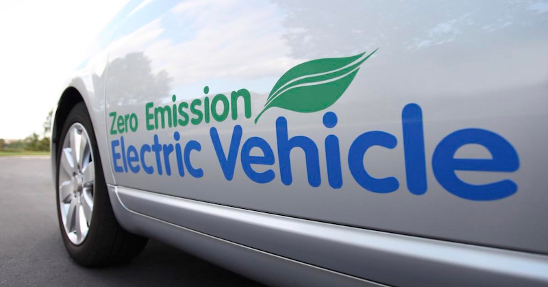 Byť zelený váš môže vyjsť draho: Majiteľa elektromobilu z Ohia stála oprava blatníka 42 000 dolárov