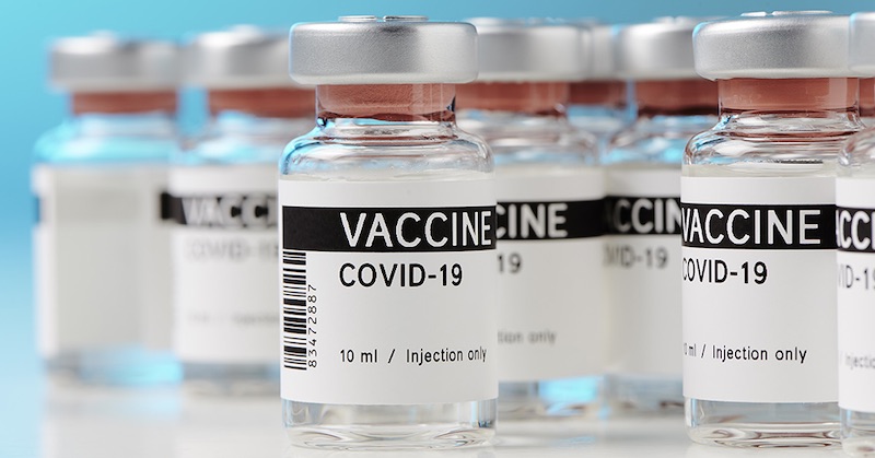 Deň zúčtovania sa blíži: Poškodení očkovanci žalujú vlády aj farma firmy a žiadajú odškodné