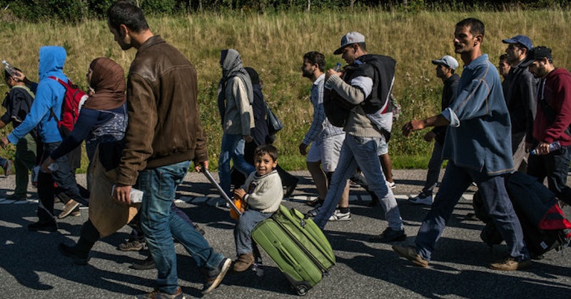 Skupina mladých migrantov zaútočila v Nemecku palicami na deti a tínedžerov