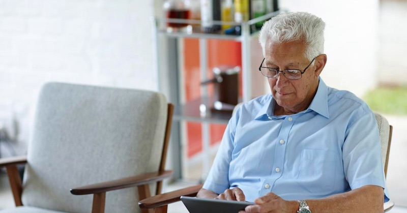 Štúdia zistila, že starší ľudia, ktorí pravidelne používajú internet, majú nižšie riziko demencie