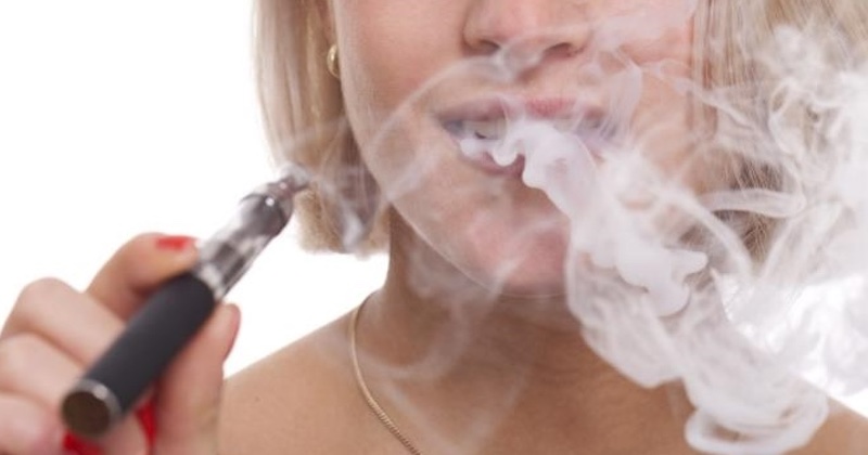 E-cigarety uvoľňujú 20-krát viac ťažkých kovov než tradičné, čo poháňa epidémiu rakoviny pľúc