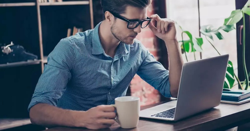 Už dve hodiny sedenia poškodia vaše cievy... pokiaľ najprv nevypijete toto