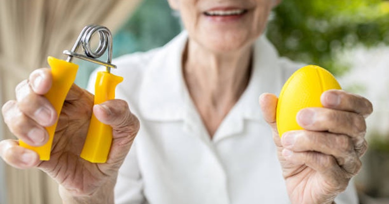 Pre staršie ženy je sila stisku ruky najdôležitejším kľúčom k dlhovekosti Pre staršie ženy je sila stisku ruky najdôležitejším kľúčom k dlhovekosti