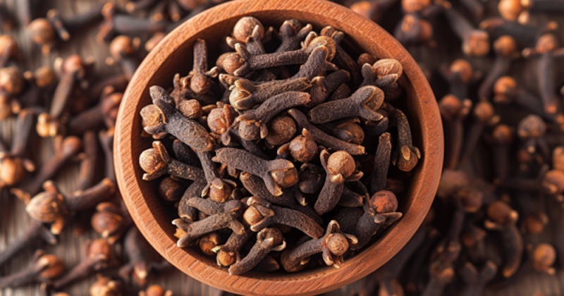 Skrytá sila klinčekového výluhu na trávenie, cukrovku, imunitu a zdravie ústnej dutiny