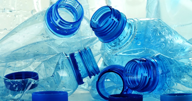 Plastový paradox: Recyklácia fliaš mala oceány vyčistiť, no dopadlo to ako vždy – ešte zákernejším zamorením Plastový paradox: Recyklácia fliaš mala oceány vyčistiť, no dopadlo to ako vždy – ešte zákernejším zamorením